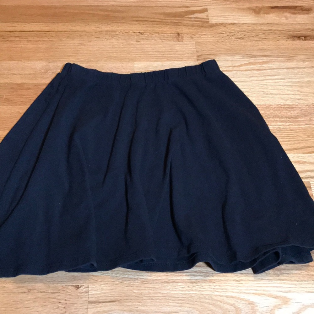 Short Urban Outfitters black skirt